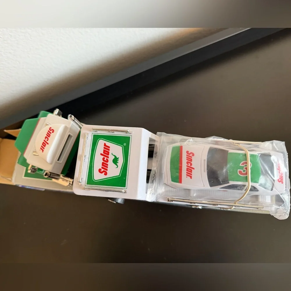 Sinclair SG-2000 Toy Truck and Race Car - Green and White